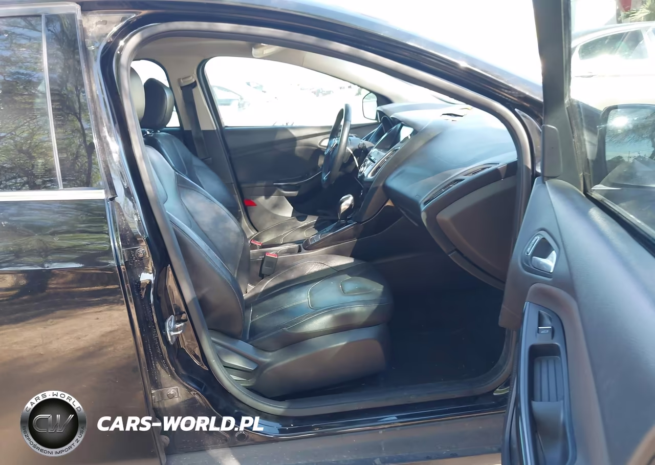 2016 Ford Focus Titanium VIN:1FADP3N22GL395919 - 5