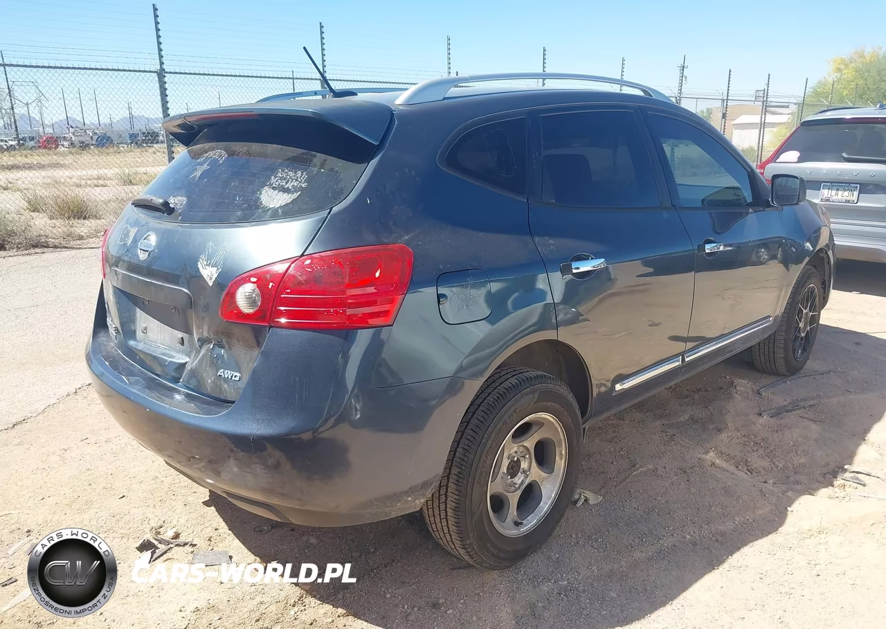 2015 Nissan Rogue Select S VIN:JN8AS5MV2FW258905 - 4