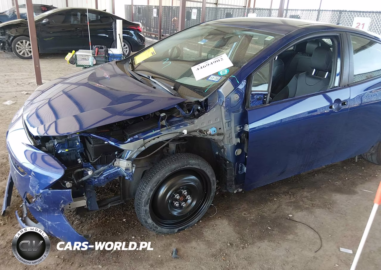 2017 Toyota Prius Three Touring VIN:JTDKARFUXH3532032 - 6