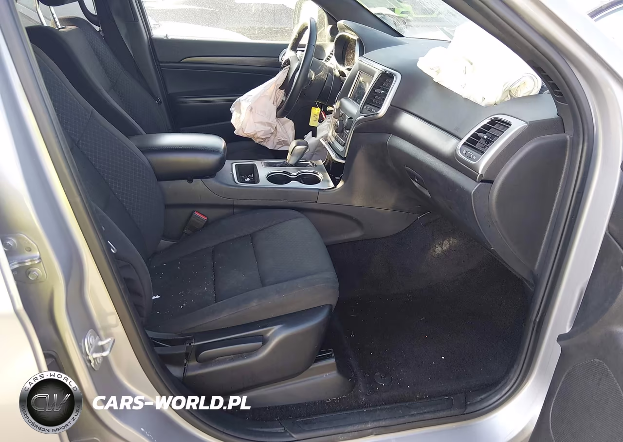 2018 Jeep Grand Cherokee Laredo 4X2 VIN:1C4RJEAG1JC399854 - 5