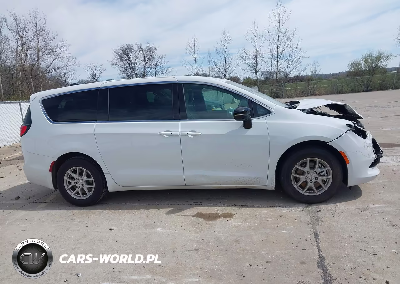 2025 Chrysler Voyager Lx VIN:2C4RC1CG8SR611173 - 13