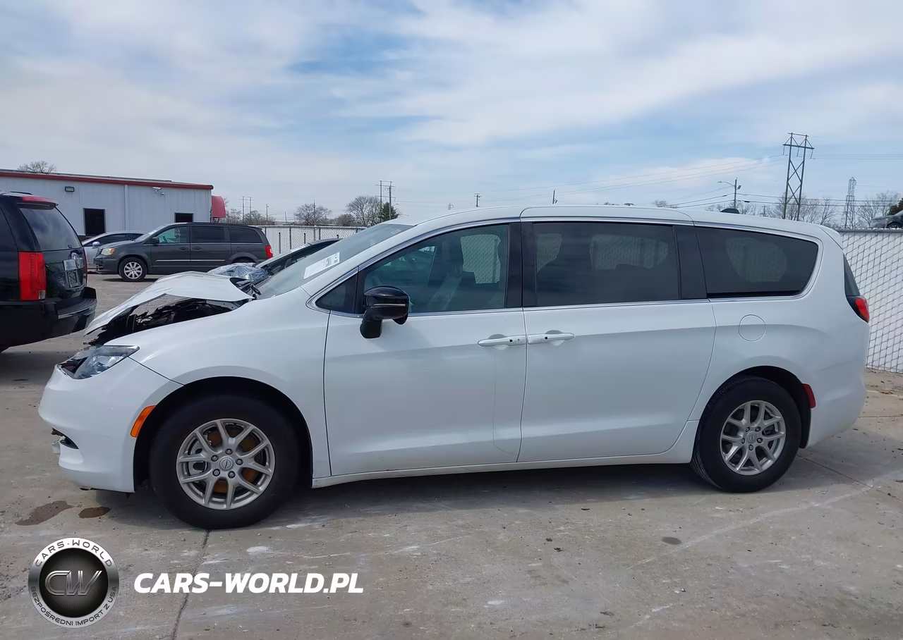 2025 Chrysler Voyager Lx VIN:2C4RC1CG8SR611173 - 14