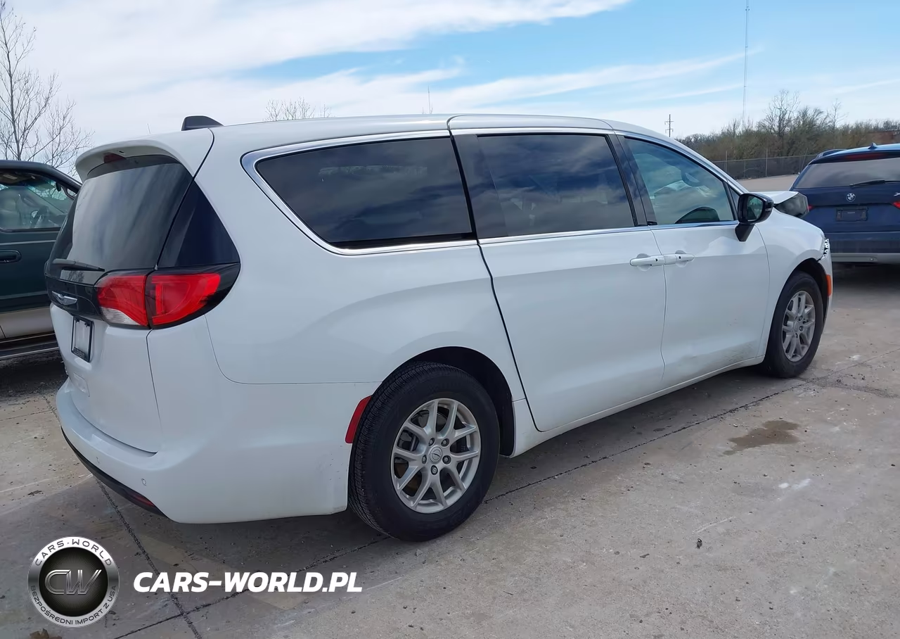 2025 Chrysler Voyager Lx VIN:2C4RC1CG8SR611173 - 4