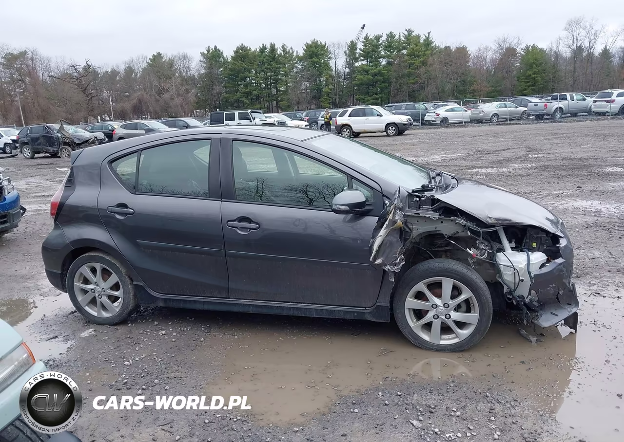 2017 Toyota Prius C Four VIN:JTDKDTB34H1593065 - 13