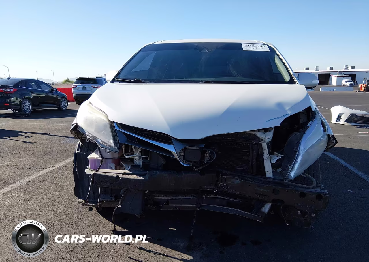 2018 Toyota Sienna Limited Premium 7 Passenger VIN:5TDYZ3DC6JS940980 - 13