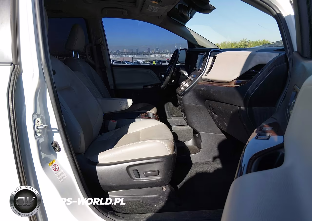 2018 Toyota Sienna Limited Premium 7 Passenger VIN:5TDYZ3DC6JS940980 - 5