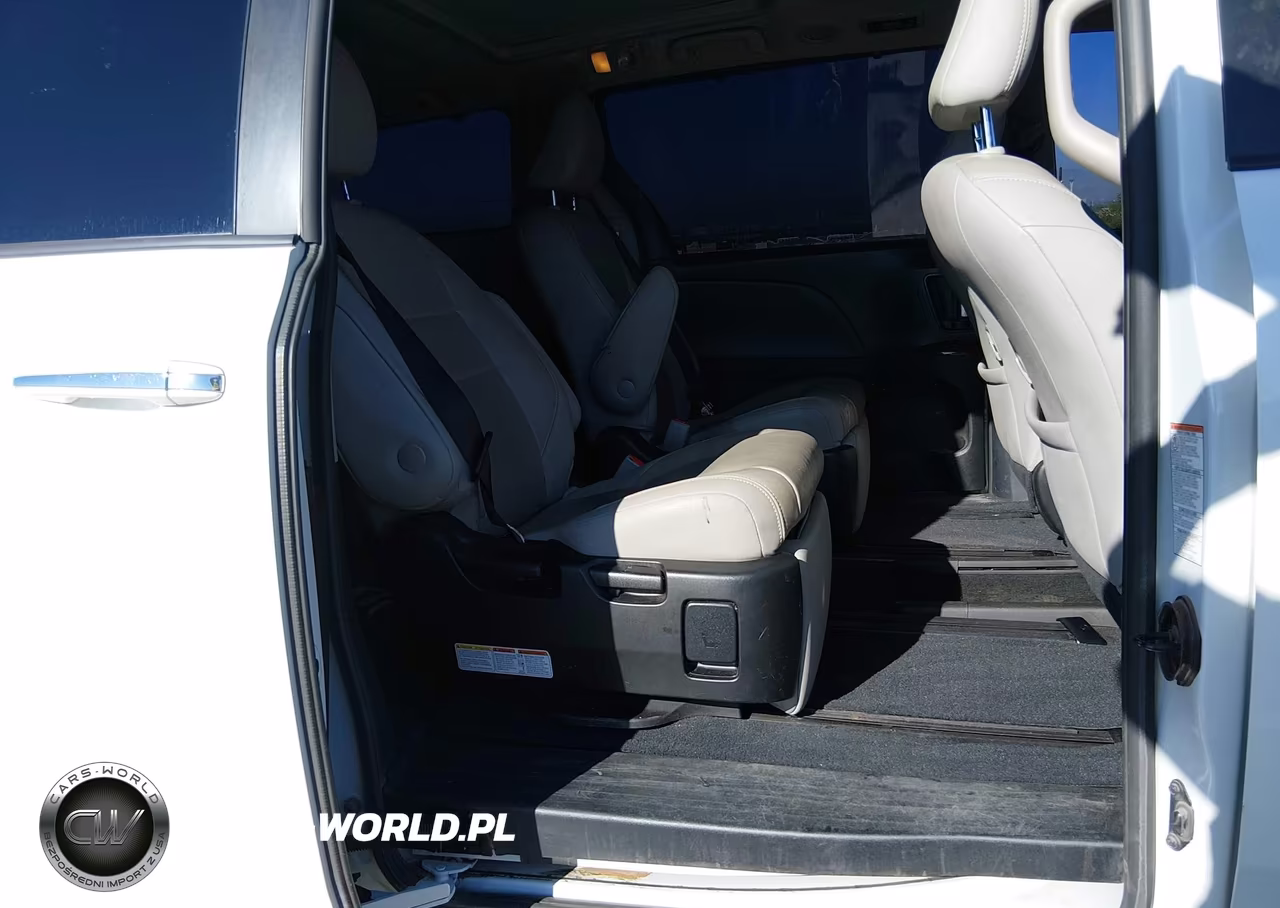 2018 Toyota Sienna Limited Premium 7 Passenger VIN:5TDYZ3DC6JS940980 - 8