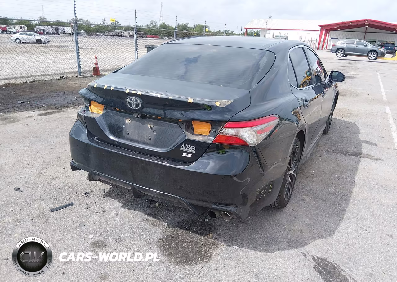 2018 Toyota Camry Se VIN:JTNB11HK8J3031090 - 4