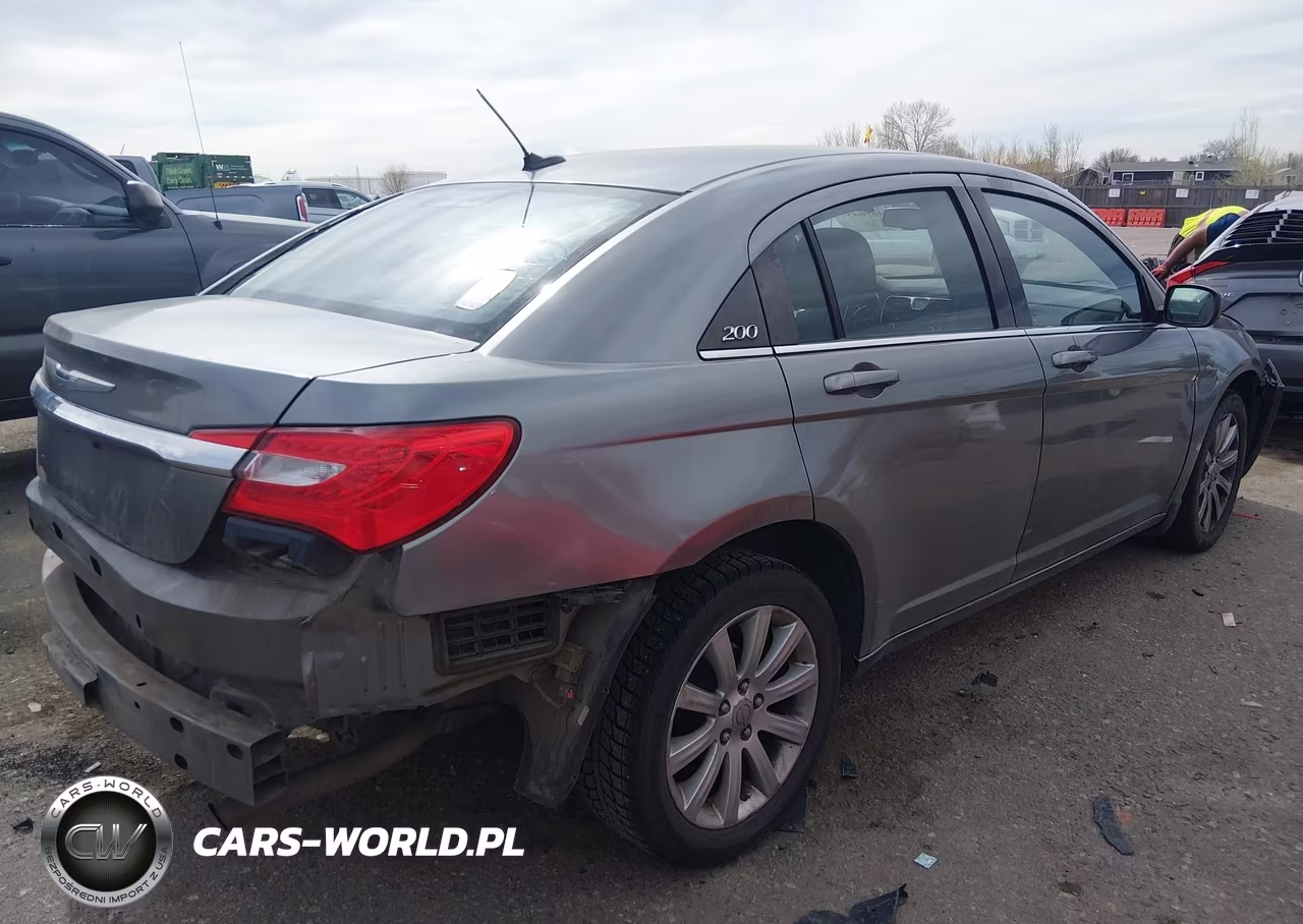 2013 Chrysler 200 Touring VIN:1C3CCBBB5DN501378 - 4