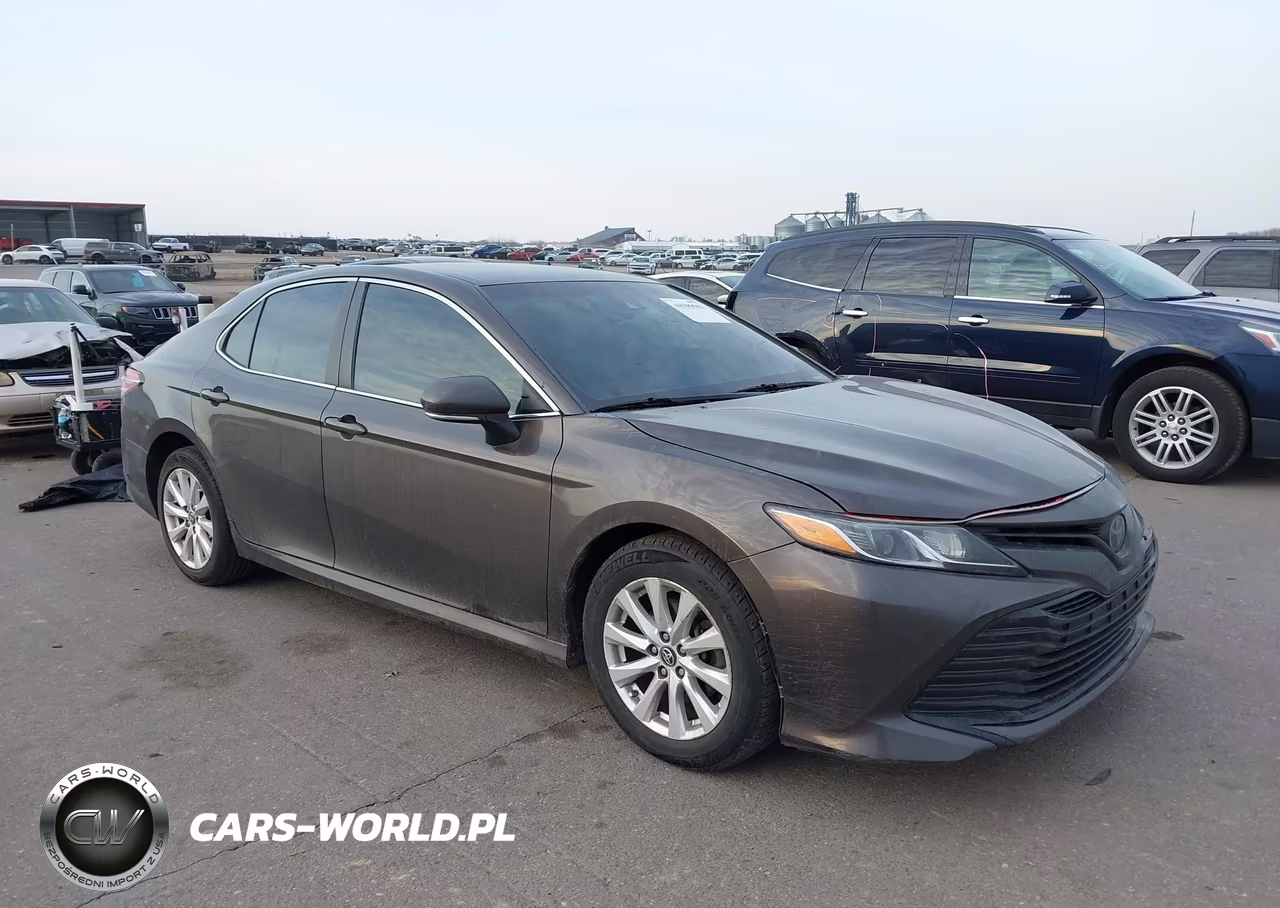 2018 Toyota Camry Le – zdjęcie 1 z 16