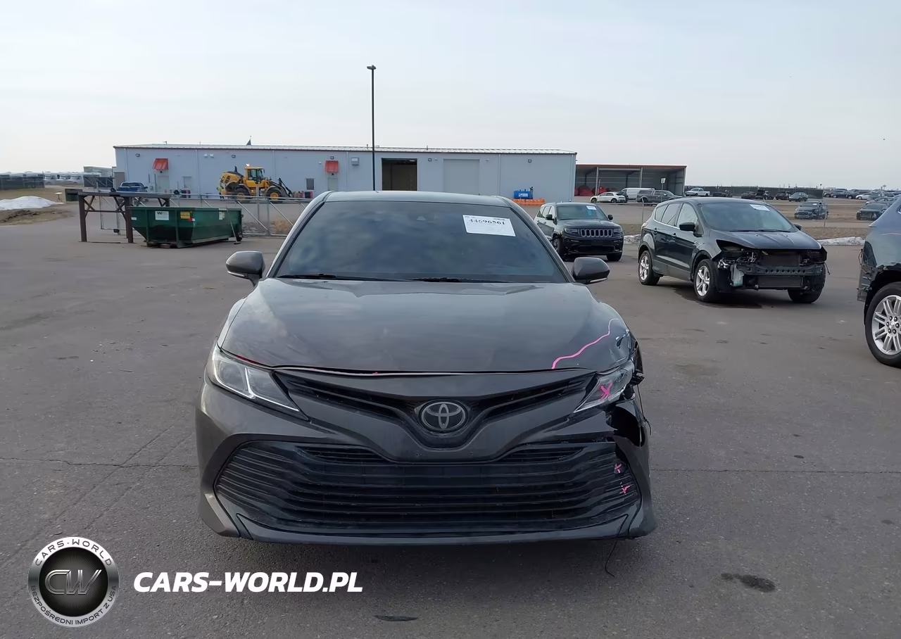 2018 Toyota Camry Le VIN:4T1B11HK3JU560263 - 12