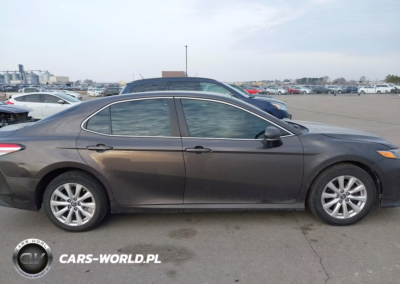 2018 Toyota Camry Le VIN:4T1B11HK3JU560263 - 13