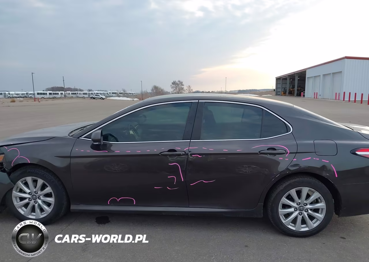2018 Toyota Camry Le VIN:4T1B11HK3JU560263 - 14