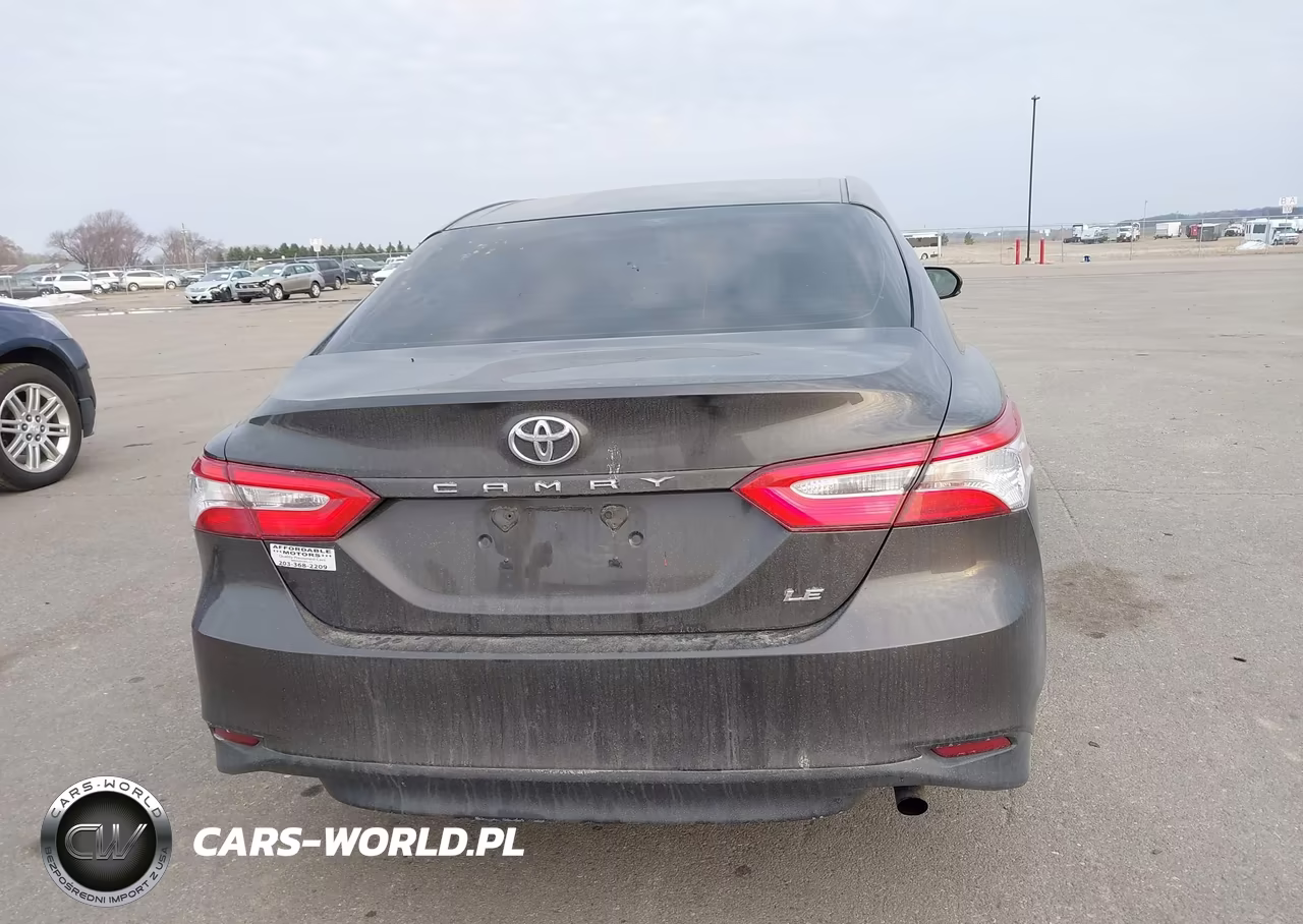 2018 Toyota Camry Le VIN:4T1B11HK3JU560263 - 16