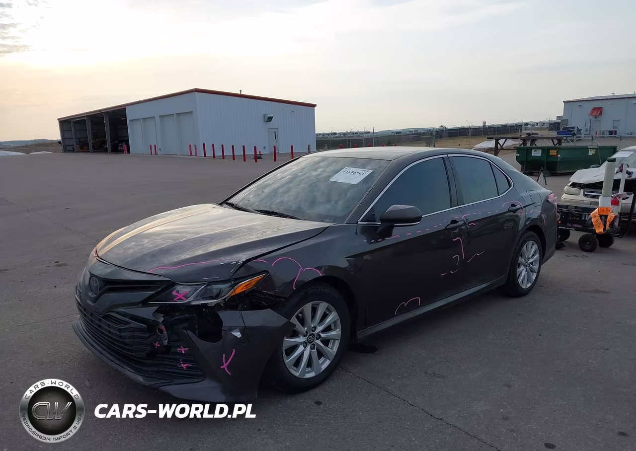 2018 Toyota Camry Le VIN:4T1B11HK3JU560263 - 2