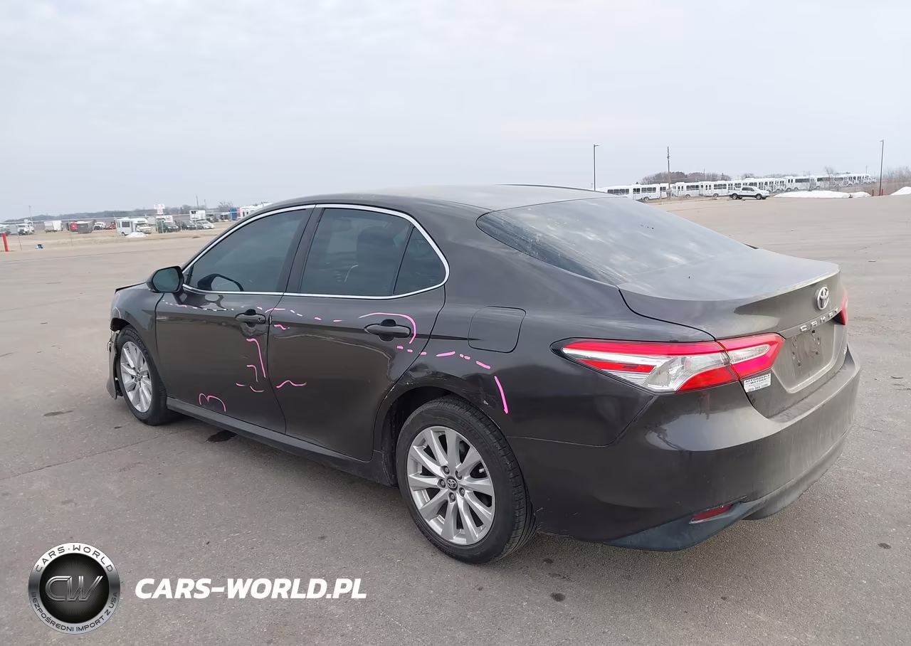 2018 Toyota Camry Le VIN:4T1B11HK3JU560263 - 3