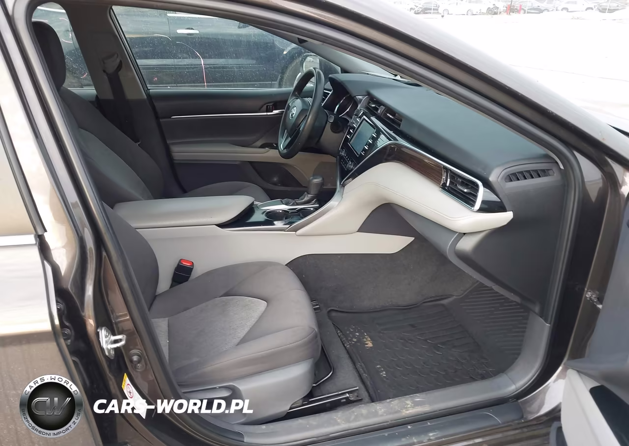 2018 Toyota Camry Le VIN:4T1B11HK3JU560263 - 5