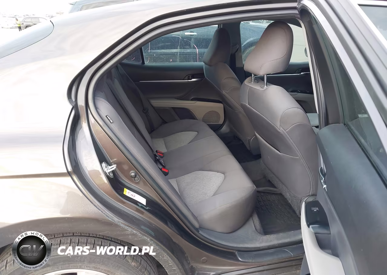 2018 Toyota Camry Le VIN:4T1B11HK3JU560263 - 8