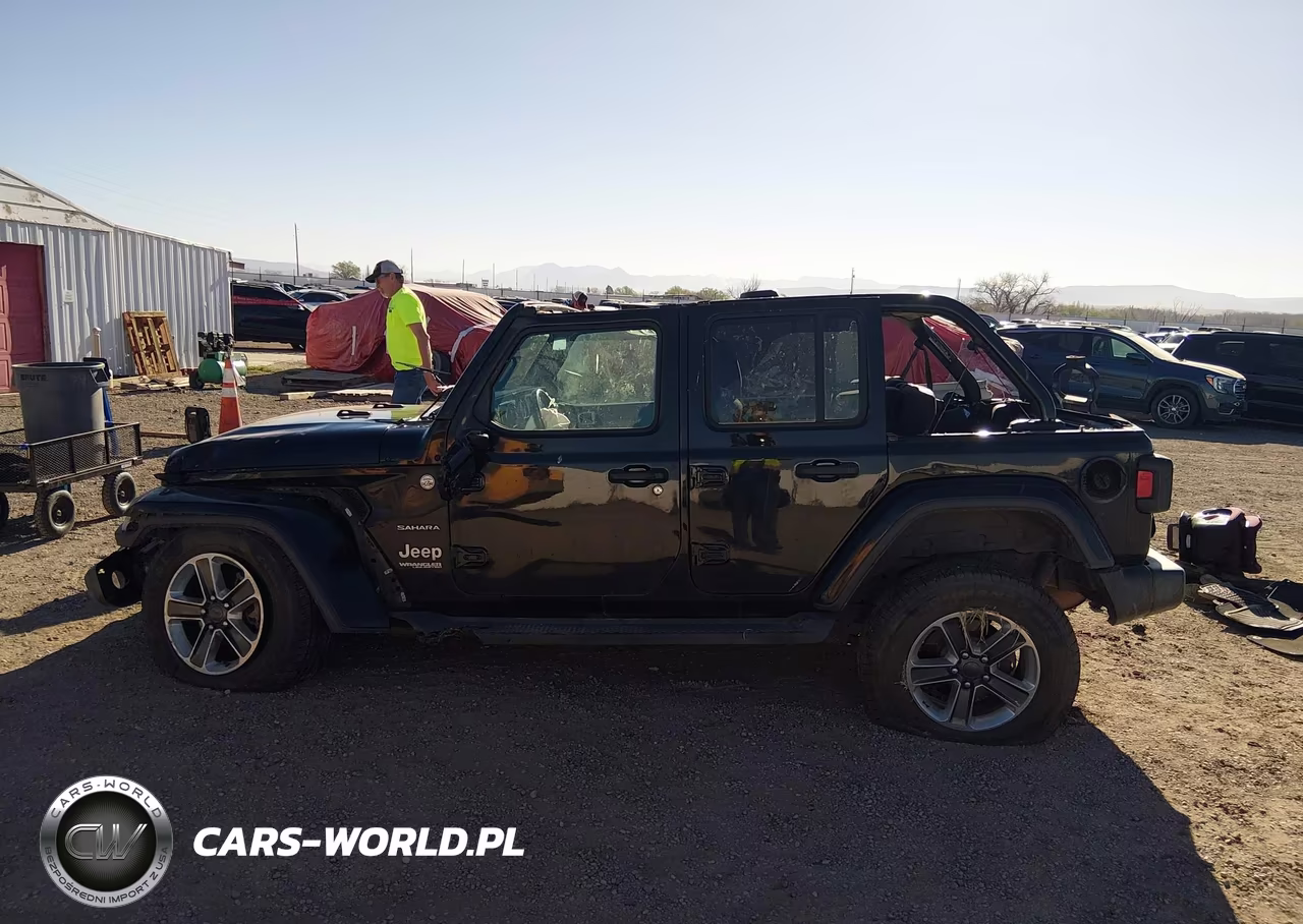 2020 Jeep Wrangler Unlimited Sahara 4X4 VIN:1C4HJXENXLW198018 - 15