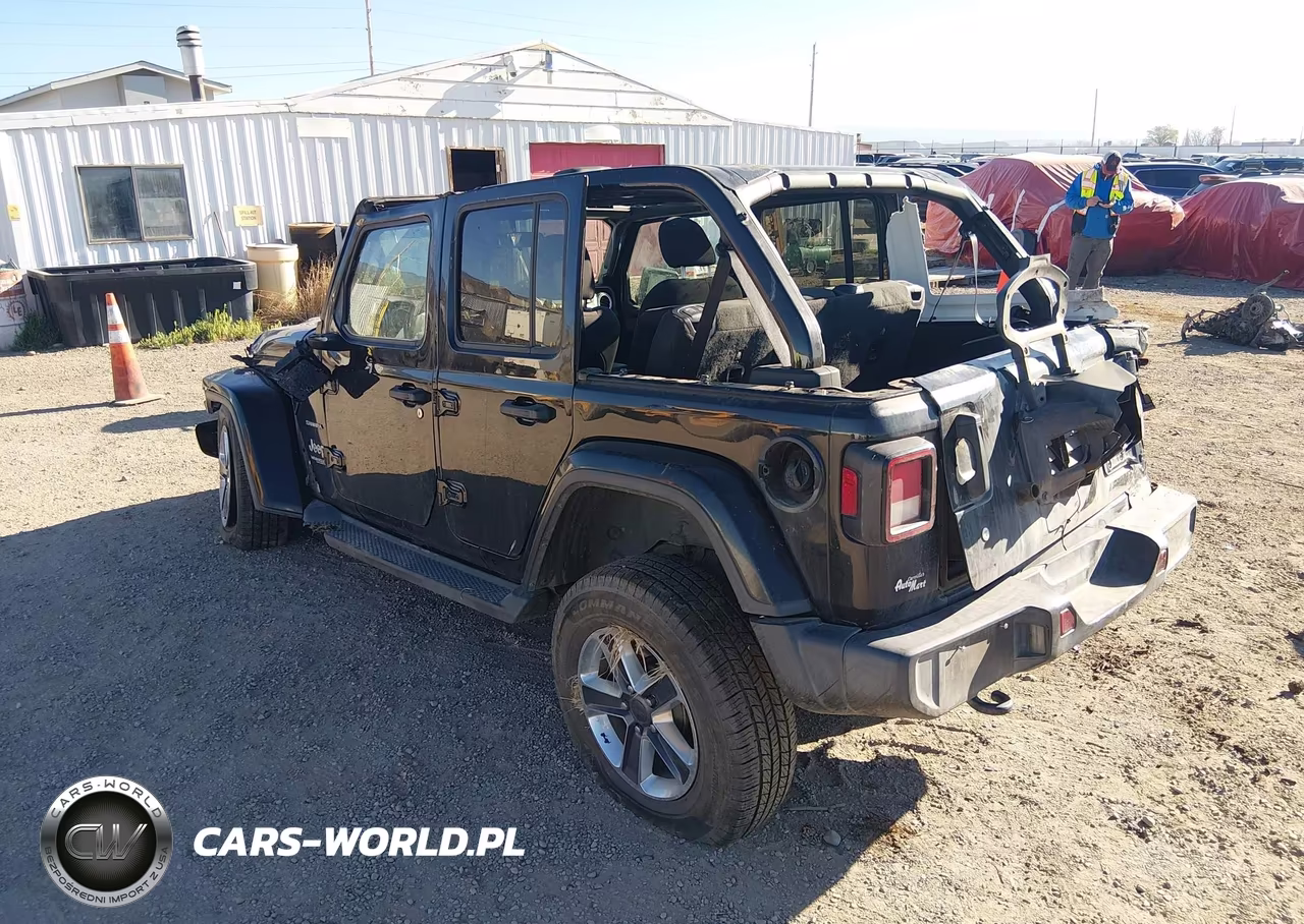 2020 Jeep Wrangler Unlimited Sahara 4X4 VIN:1C4HJXENXLW198018 - 3