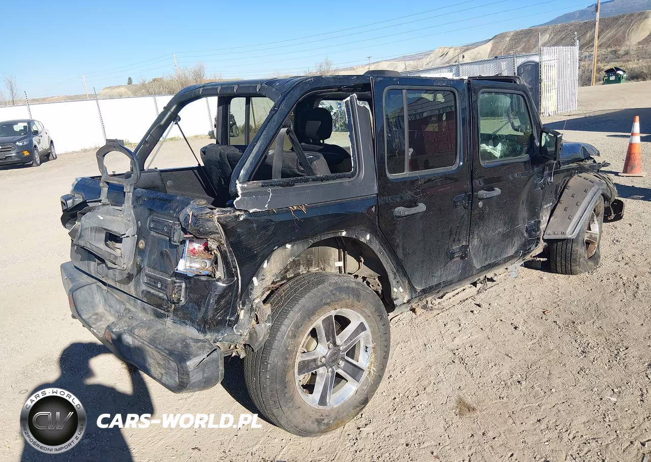 2020 Jeep Wrangler Unlimited Sahara 4X4 VIN:1C4HJXENXLW198018 - 4