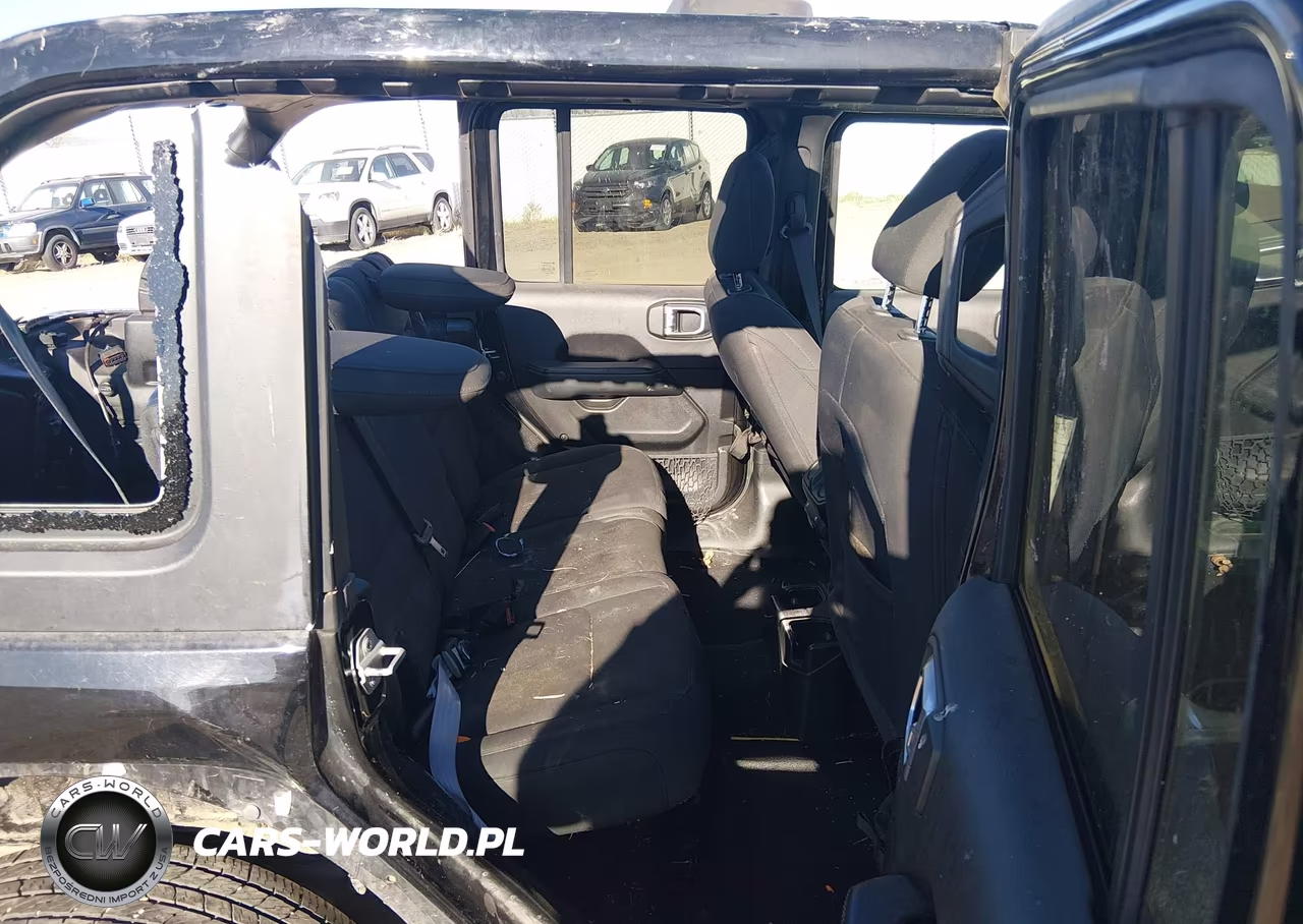2020 Jeep Wrangler Unlimited Sahara 4X4 VIN:1C4HJXENXLW198018 - 8