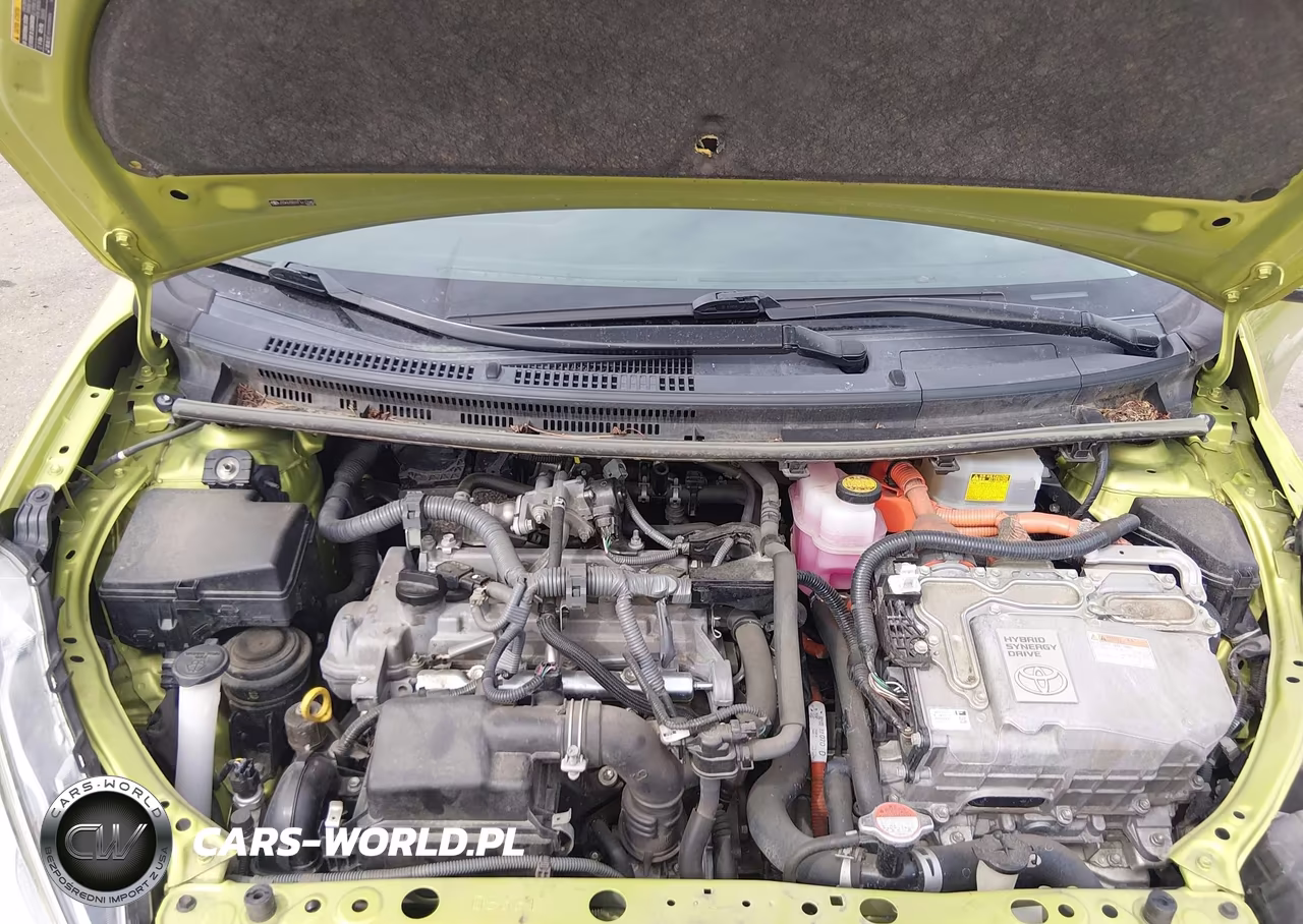 2015 Toyota Prius C Two VIN:JTDKDTB31F1112282 - 10
