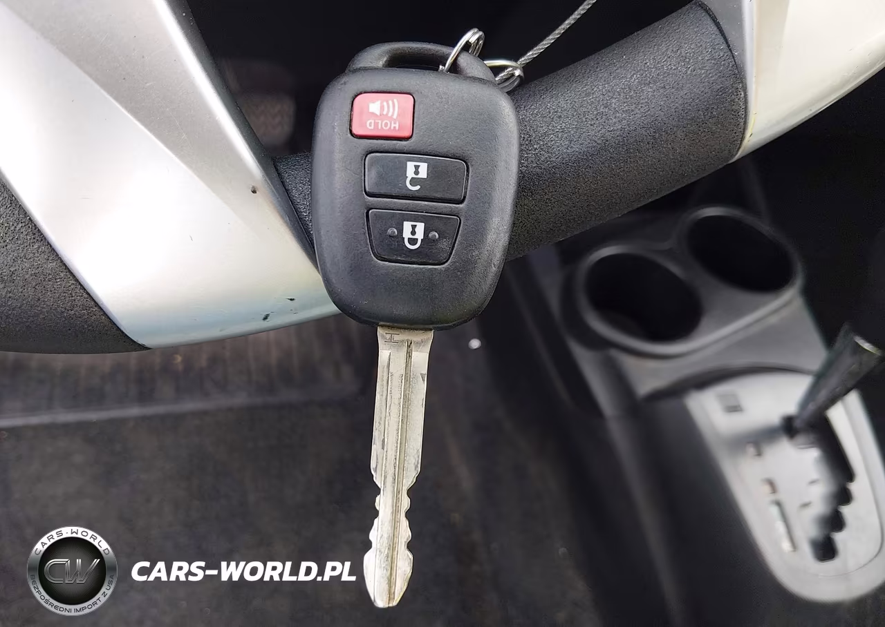 2015 Toyota Prius C Two VIN:JTDKDTB31F1112282 - 11