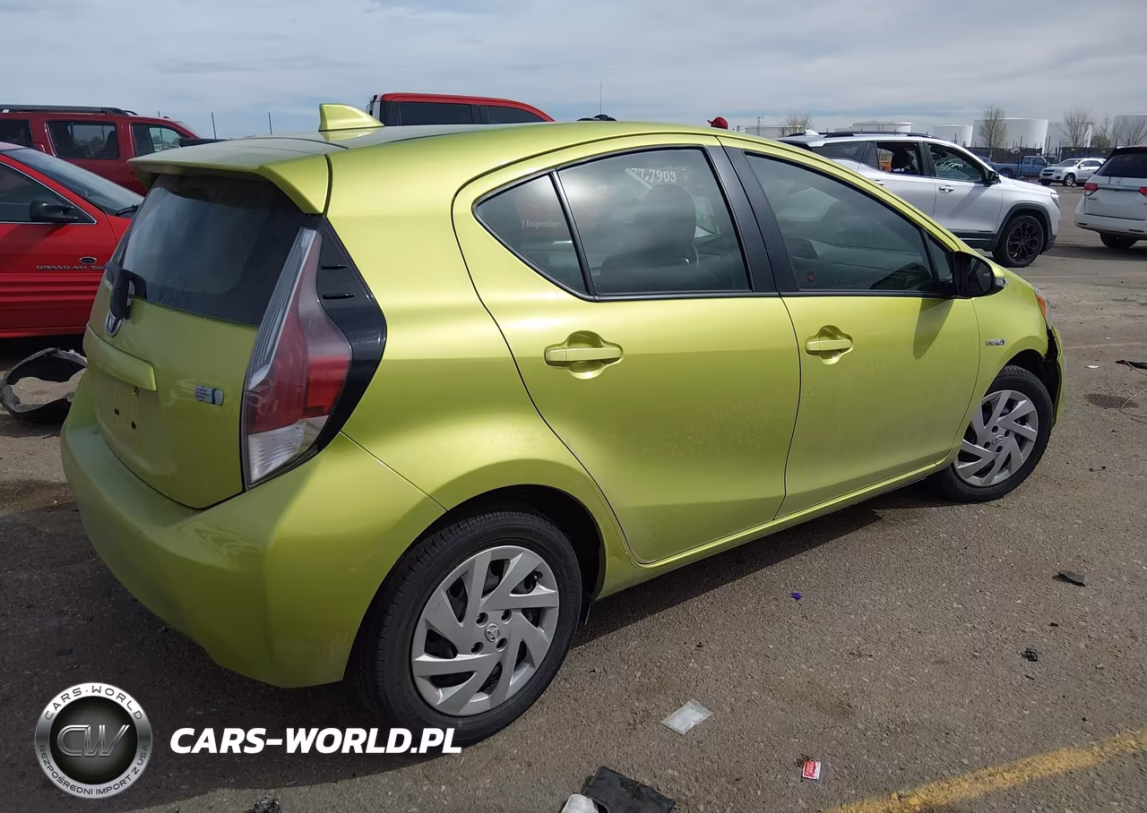2015 Toyota Prius C Two VIN:JTDKDTB31F1112282 - 4