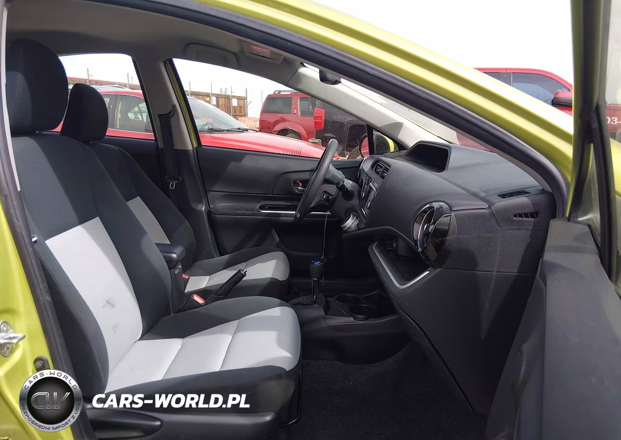 2015 Toyota Prius C Two VIN:JTDKDTB31F1112282 - 5