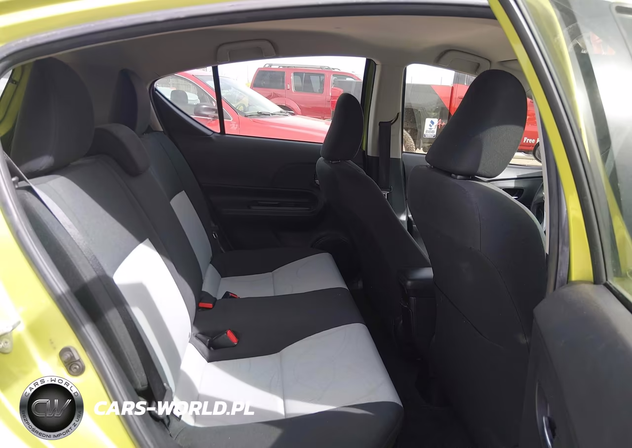 2015 Toyota Prius C Two VIN:JTDKDTB31F1112282 - 8