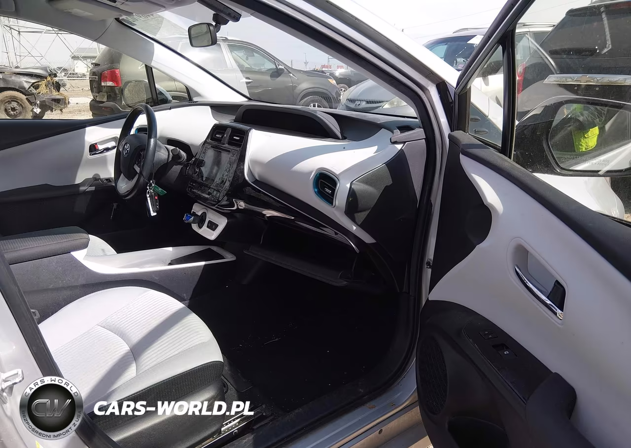 2016 Toyota Prius Three VIN:JTDKARFU1G3018570 - 5