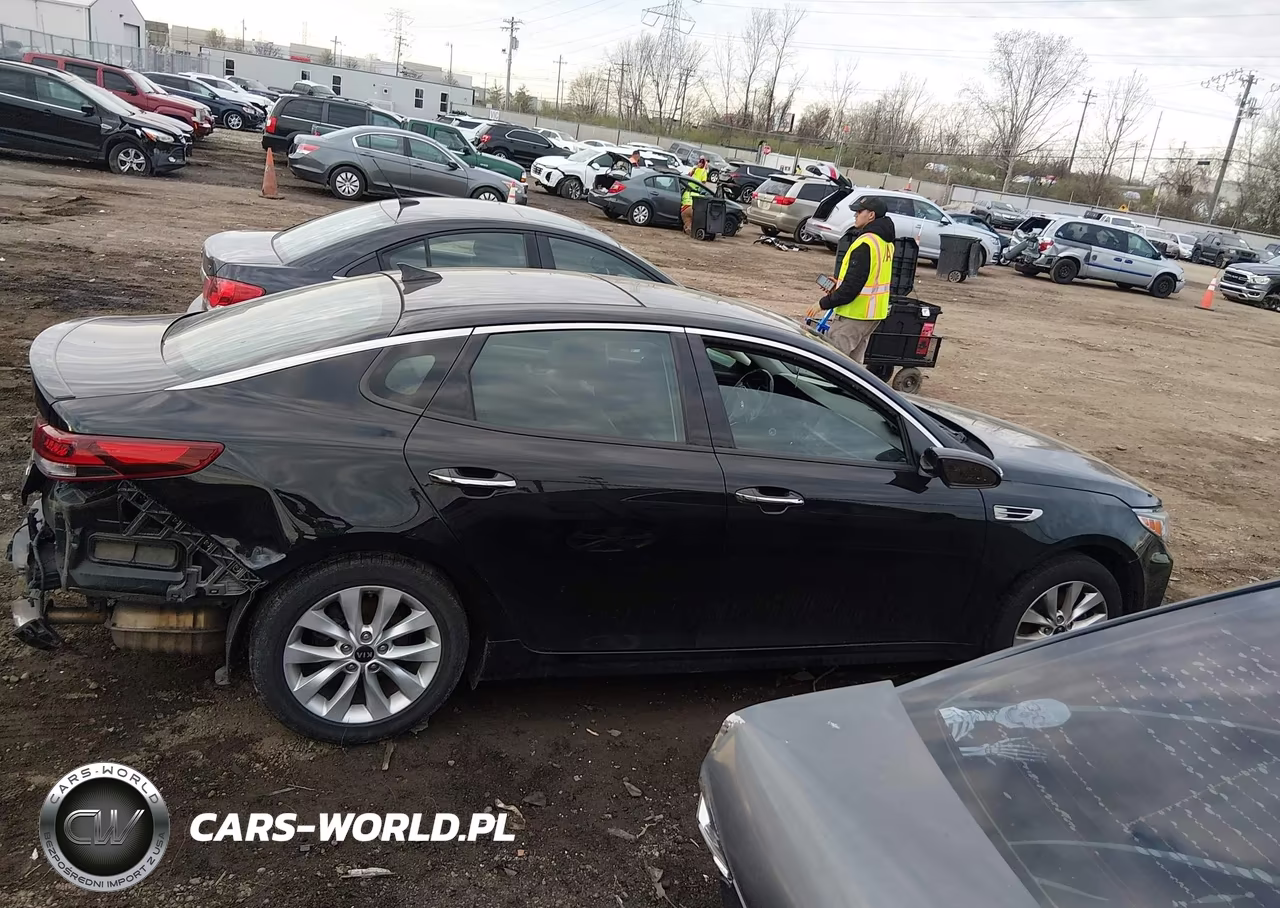2018 Kia Optima S VIN:5XXGT4L30JG245836 - 13