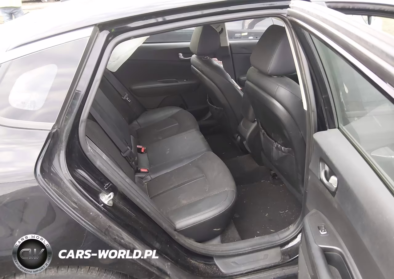 2018 Kia Optima S VIN:5XXGT4L30JG245836 - 8