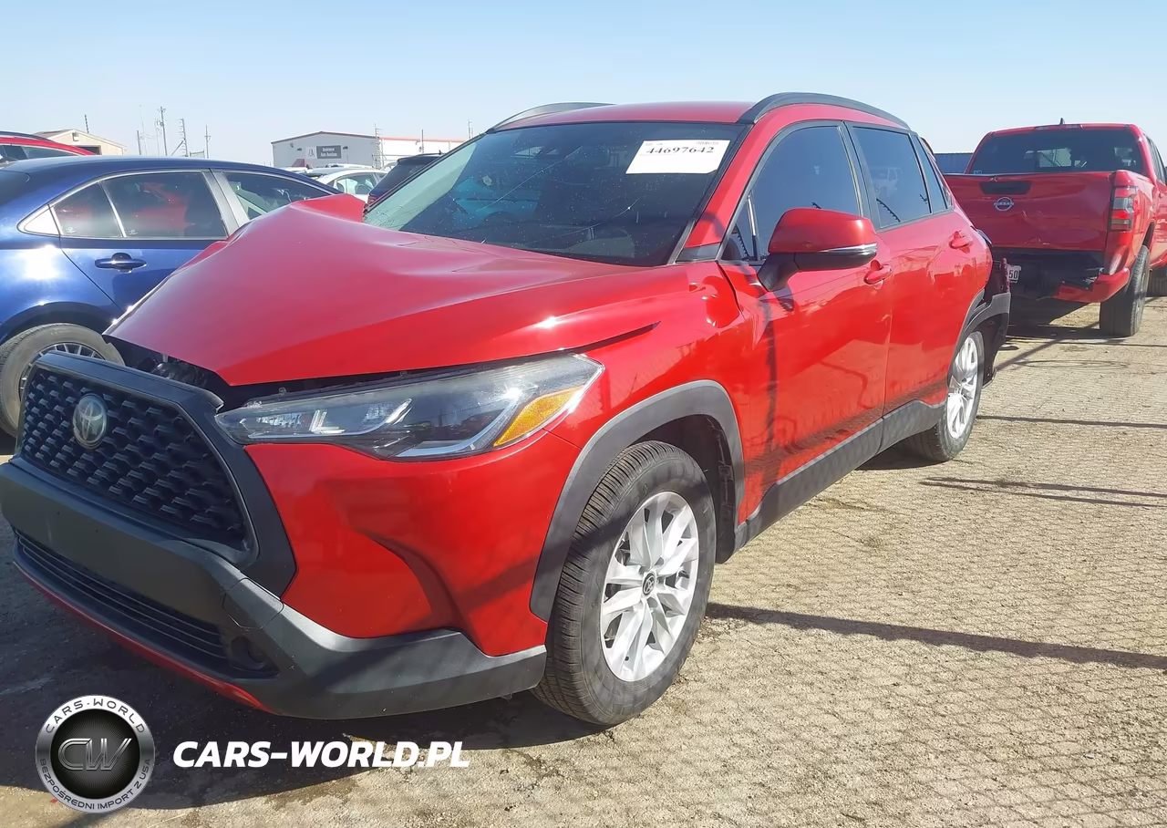 2022 Toyota Corolla Cross Le VIN:7MUCAAAG8NV013892 - 2