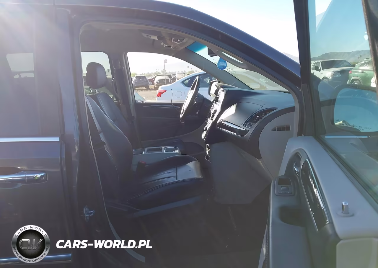 2016 Chrysler Town & Country Touring VIN:2C4RC1BG5GR112131 - 5