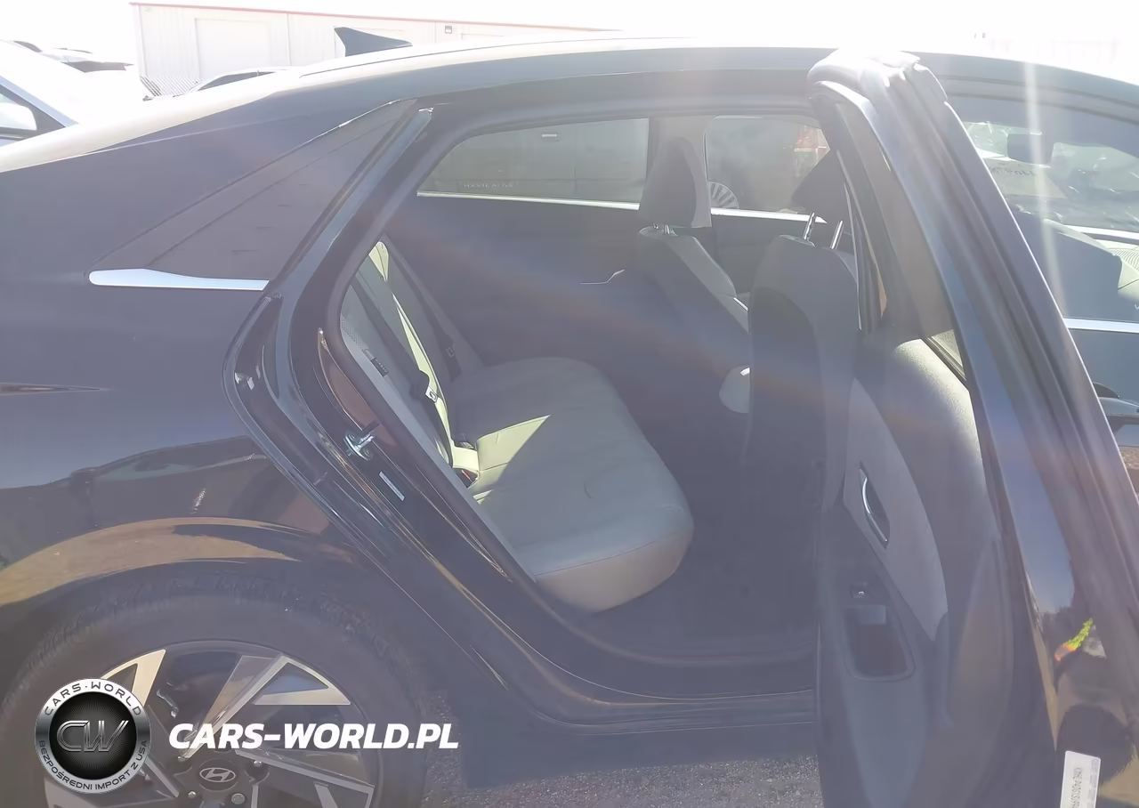 2025 Hyundai Elantra Limited VIN:KMHLP4DGXSU994929 - 8