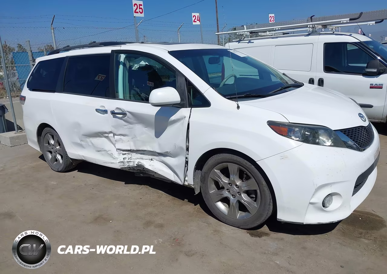 2013 Toyota Sienna Se 8 Passenger