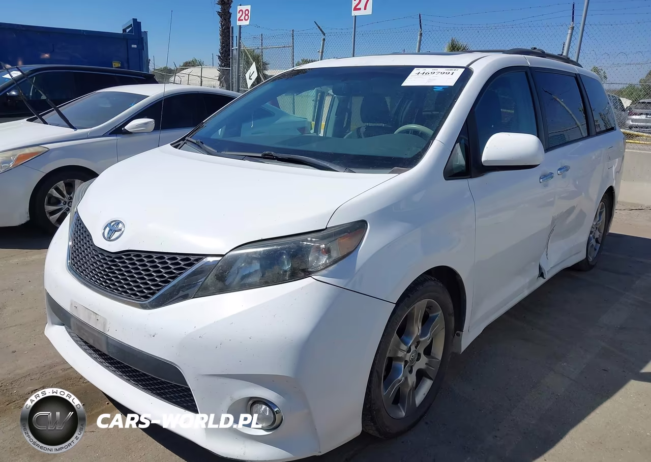 2013 Toyota Sienna Se 8 Passenger VIN:5TDXK3DC0DS392348 - 2