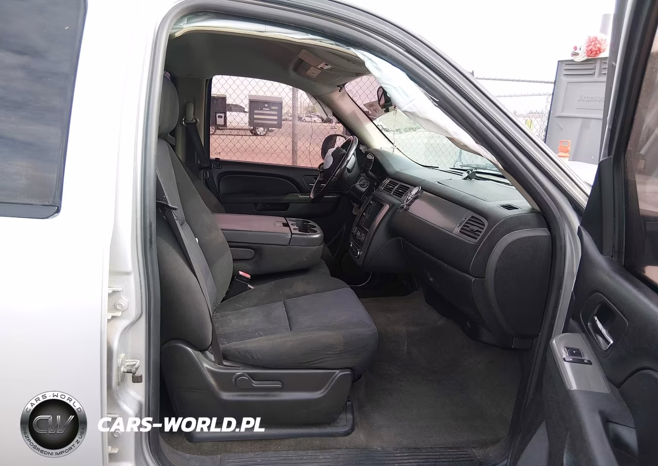 2010 Chevrolet Tahoe Ls VIN:1GNMCAE35AR166312 - 5