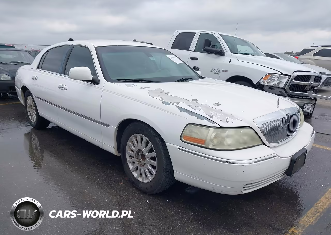 2003 Lincoln Town Car Signature