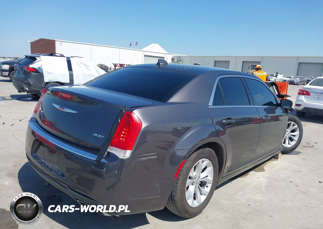 2016 Chrysler 300 Limited VIN:2C3CCAAG0GH268482 - 4