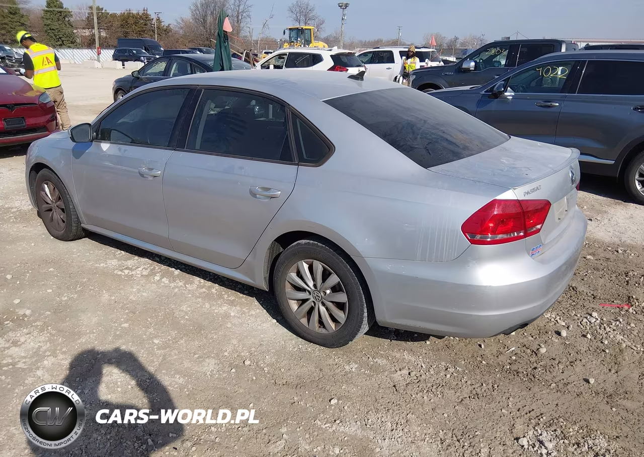 2014 Volkswagen Passat 2.5L Wolfsburg Edition VIN:1VWAH7A38EC010115 - 3