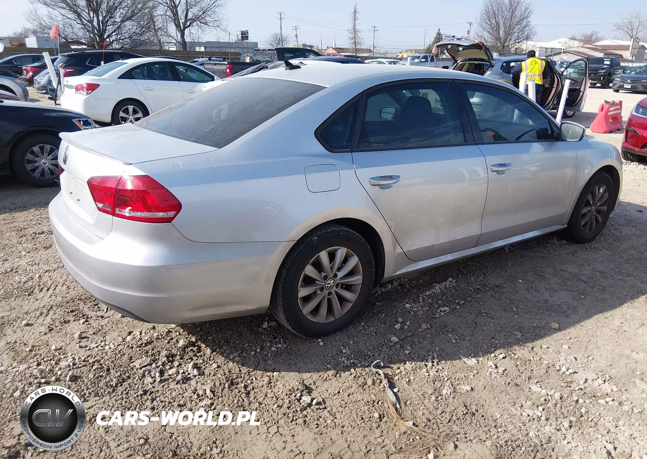 2014 Volkswagen Passat 2.5L Wolfsburg Edition VIN:1VWAH7A38EC010115 - 4