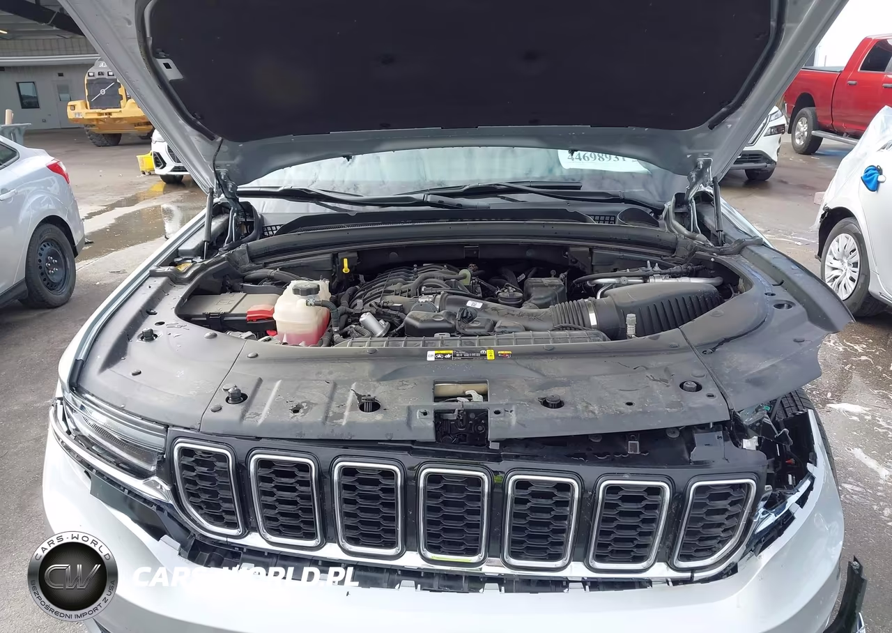 2025 Jeep Grand Cherokee L Limited 4X4 VIN:1C4RJKBG7S8637806 - 10