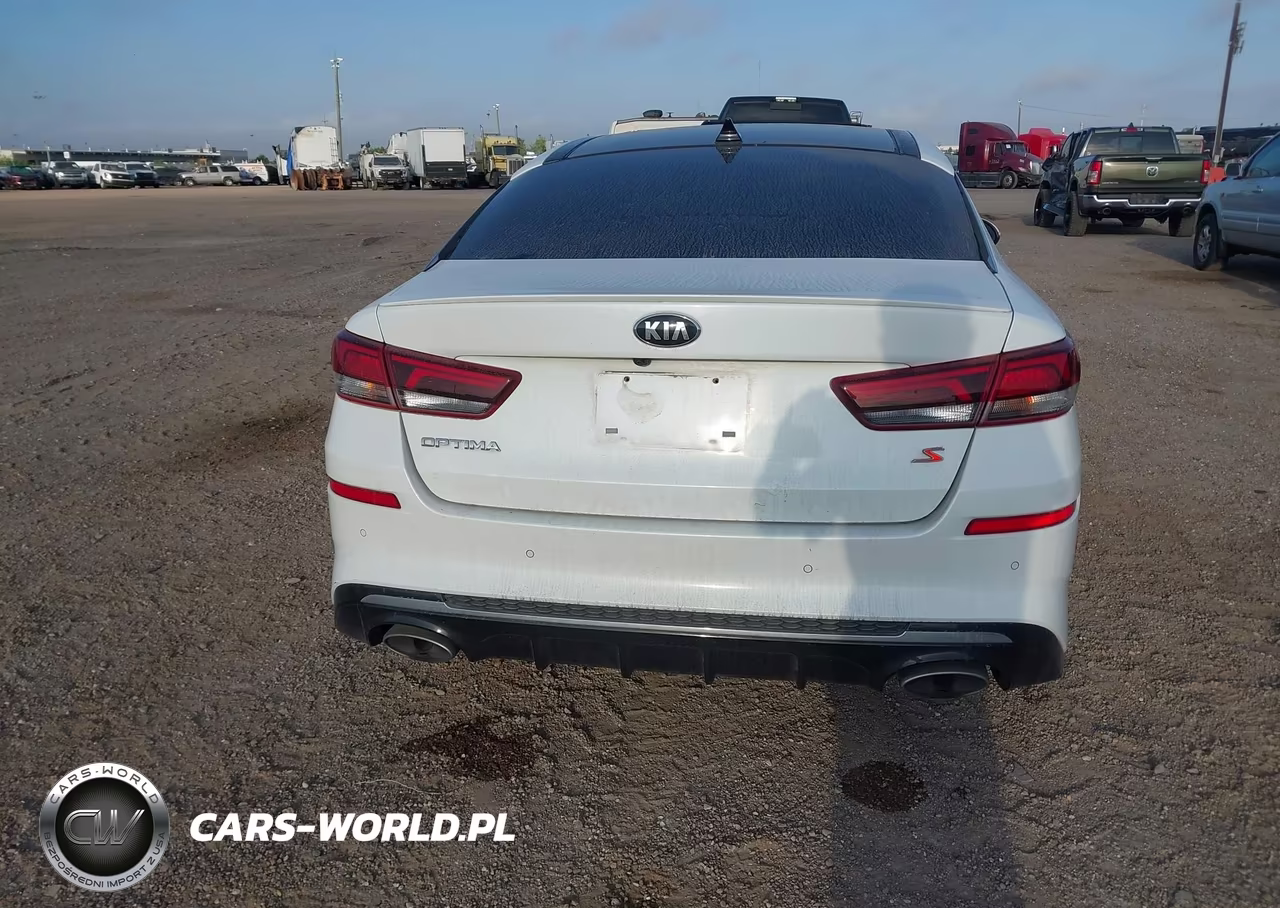 2019 Kia Optima S VIN:5XXGT4L39KG365670 - 16