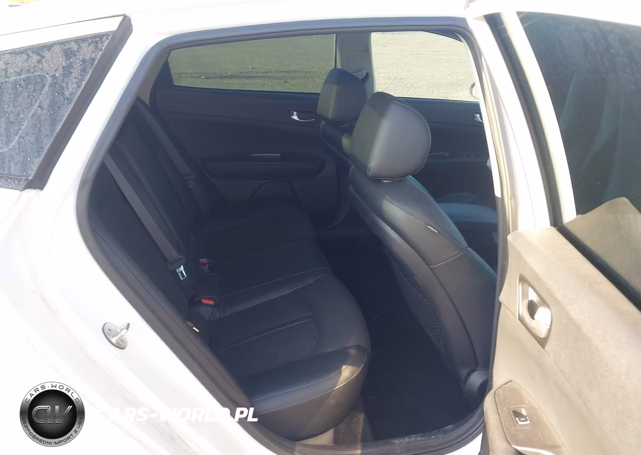 2019 Kia Optima S VIN:5XXGT4L39KG365670 - 8
