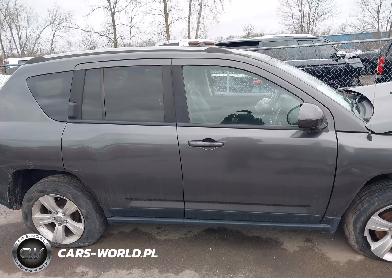 2016 Jeep Compass Latitude VIN:1C4NJDEB2GD573019 - 14