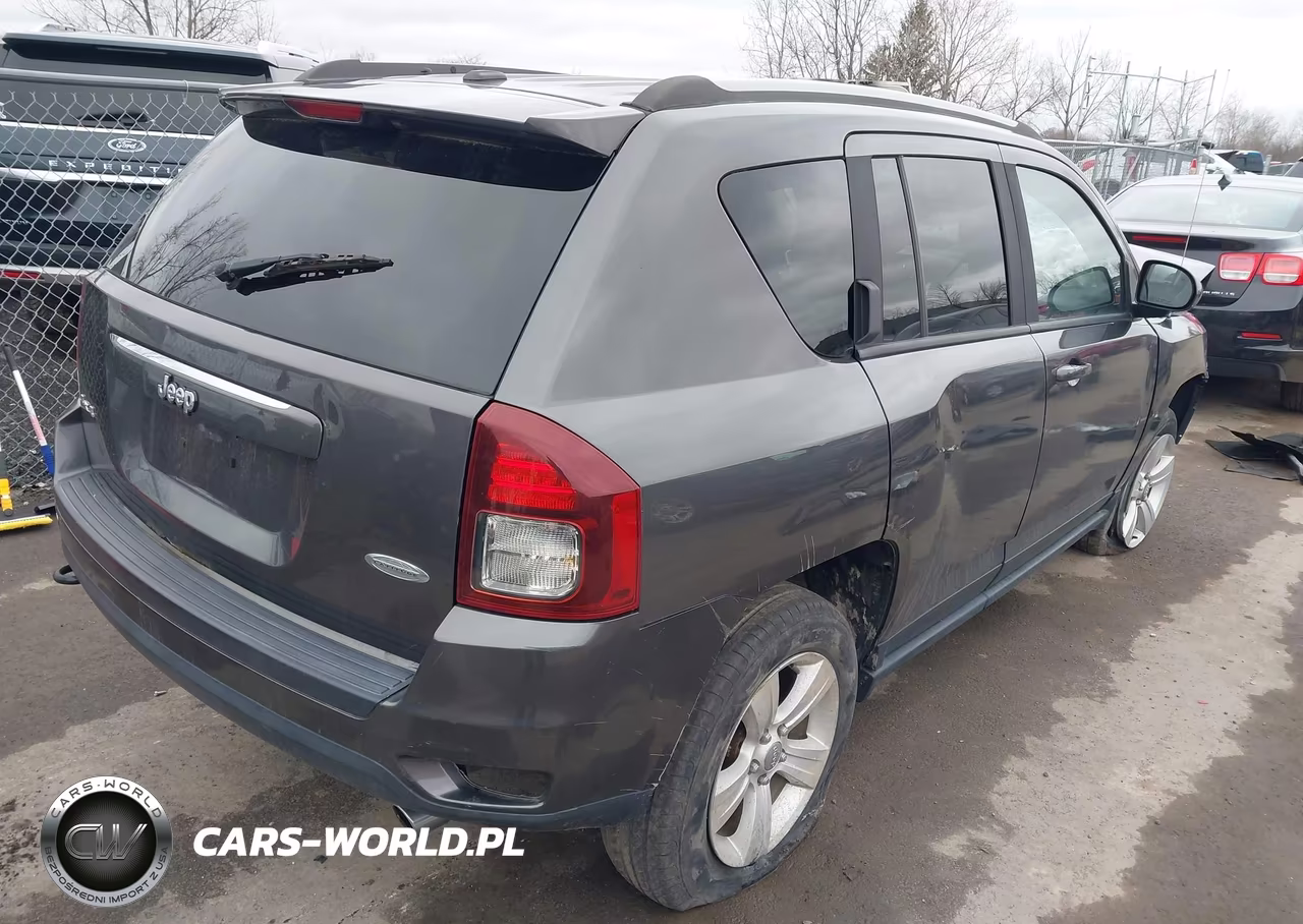 2016 Jeep Compass Latitude VIN:1C4NJDEB2GD573019 - 4