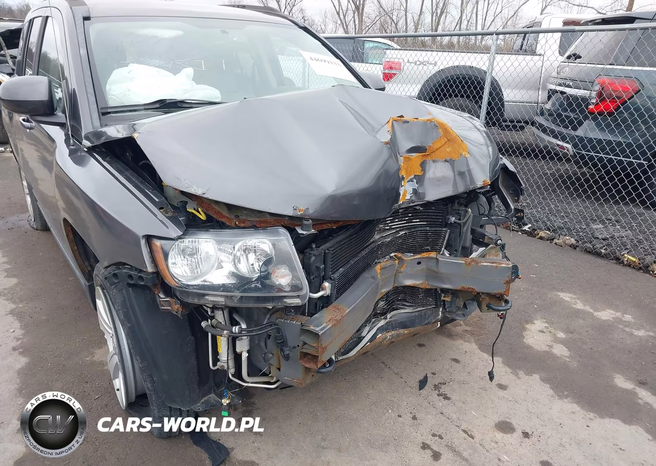 2016 Jeep Compass Latitude VIN:1C4NJDEB2GD573019 - 6